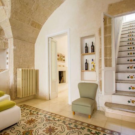 Explore The Historic City On Foot From An Old Town House Lecce Exterior foto