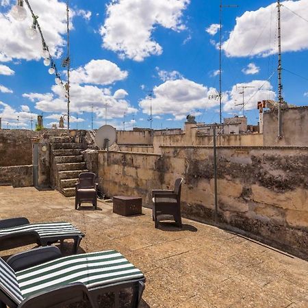 Explore The Historic City On Foot From An Old Town House Lecce Exterior foto