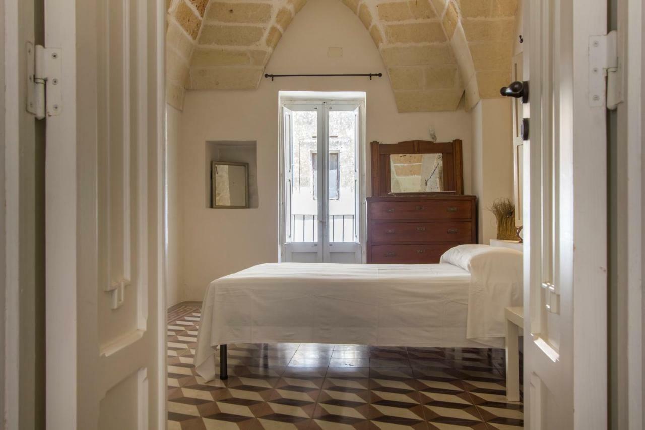 Explore The Historic City On Foot From An Old Town House Lecce Exterior foto