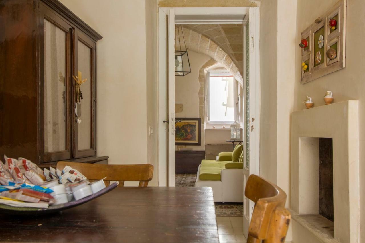 Explore The Historic City On Foot From An Old Town House Lecce Exterior foto