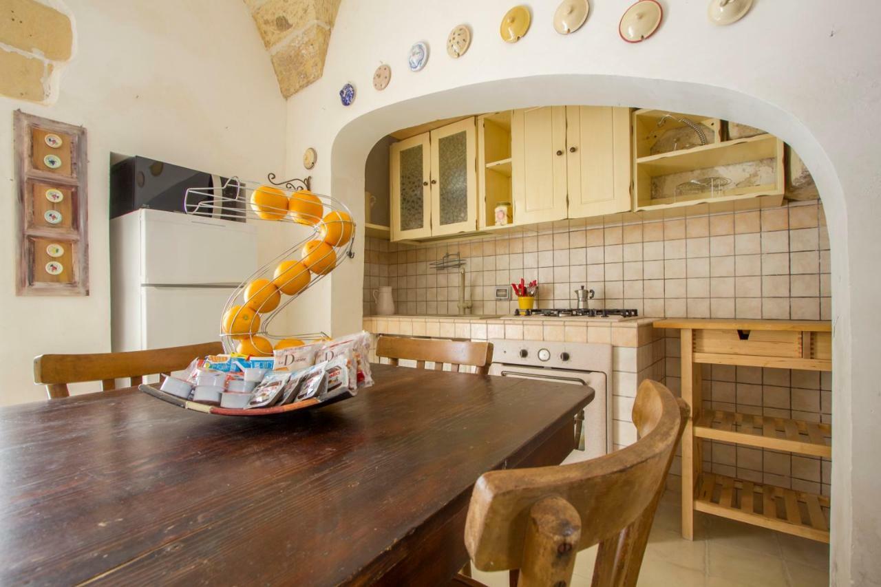 Explore The Historic City On Foot From An Old Town House Lecce Exterior foto