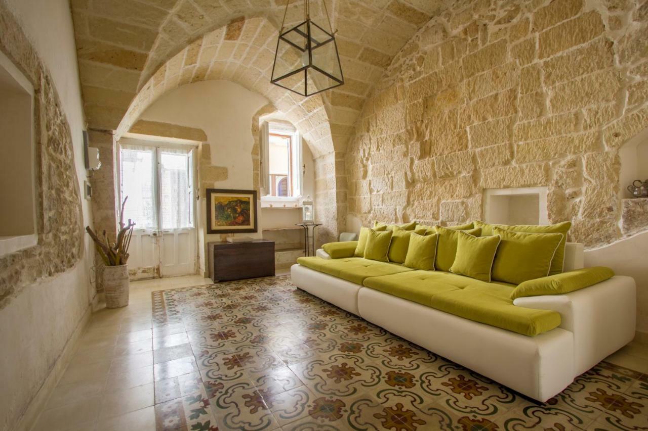 Explore The Historic City On Foot From An Old Town House Lecce Exterior foto