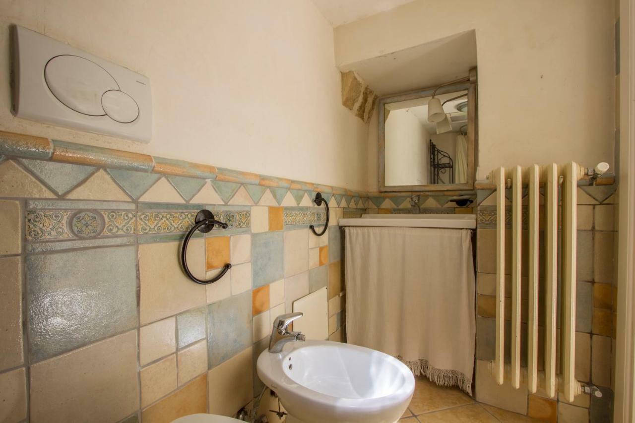 Explore The Historic City On Foot From An Old Town House Lecce Exterior foto