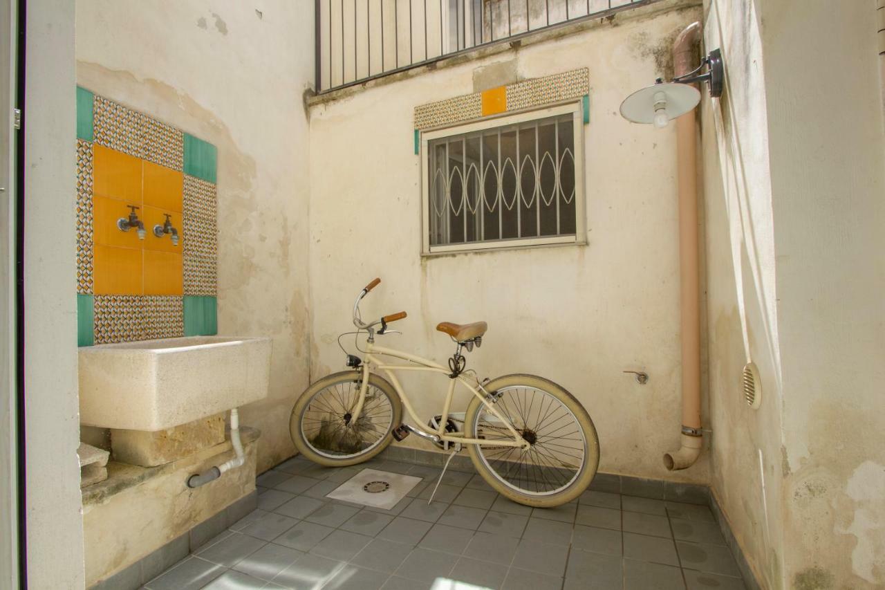 Explore The Historic City On Foot From An Old Town House Lecce Exterior foto