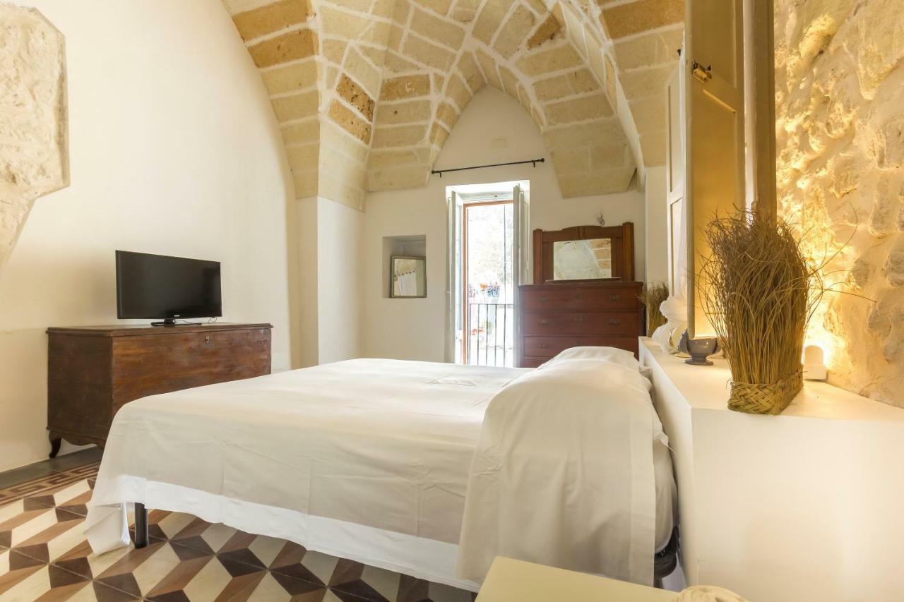 Explore The Historic City On Foot From An Old Town House Lecce Exterior foto