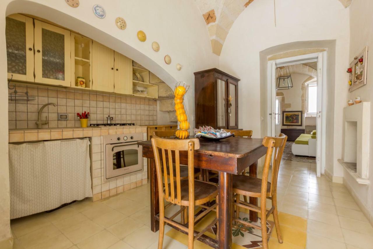 Explore The Historic City On Foot From An Old Town House Lecce Exterior foto